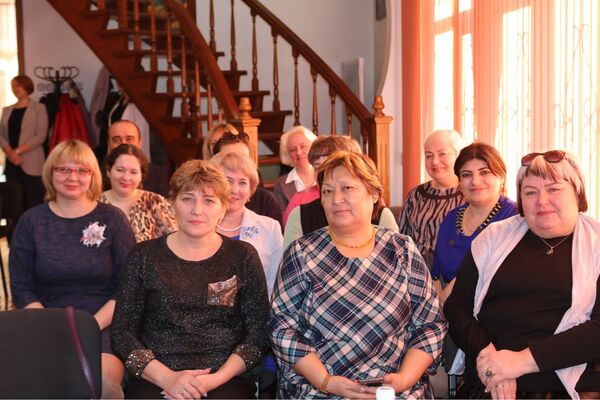 Замглавы представительства Россотрудничества в КР Василий Алексеев предложил учителям с учениками активно участвовать в совместных мероприятиях и выразил готовность поддерживать их - Sputnik Кыргызстан