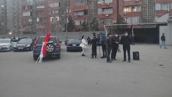 Митинг сторонников Райыма Матраимова у Первомайского суда в Бишкеке - Sputnik Кыргызстан