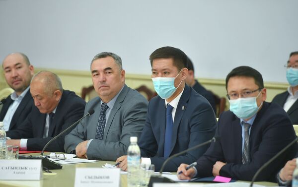 Премьер-министр КР Улукбек Марипов поручил в кратчайшие сроки решить проблемы, которые препятствуют развитию строительной отрасли, сообщает пресс-служба правительства - Sputnik Кыргызстан