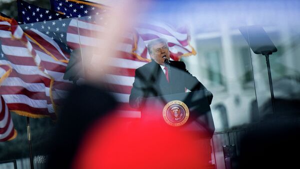 Бывший президент США Дональд Трамп во время встречи со сторонниками. Архивное фото - Sputnik Кыргызстан