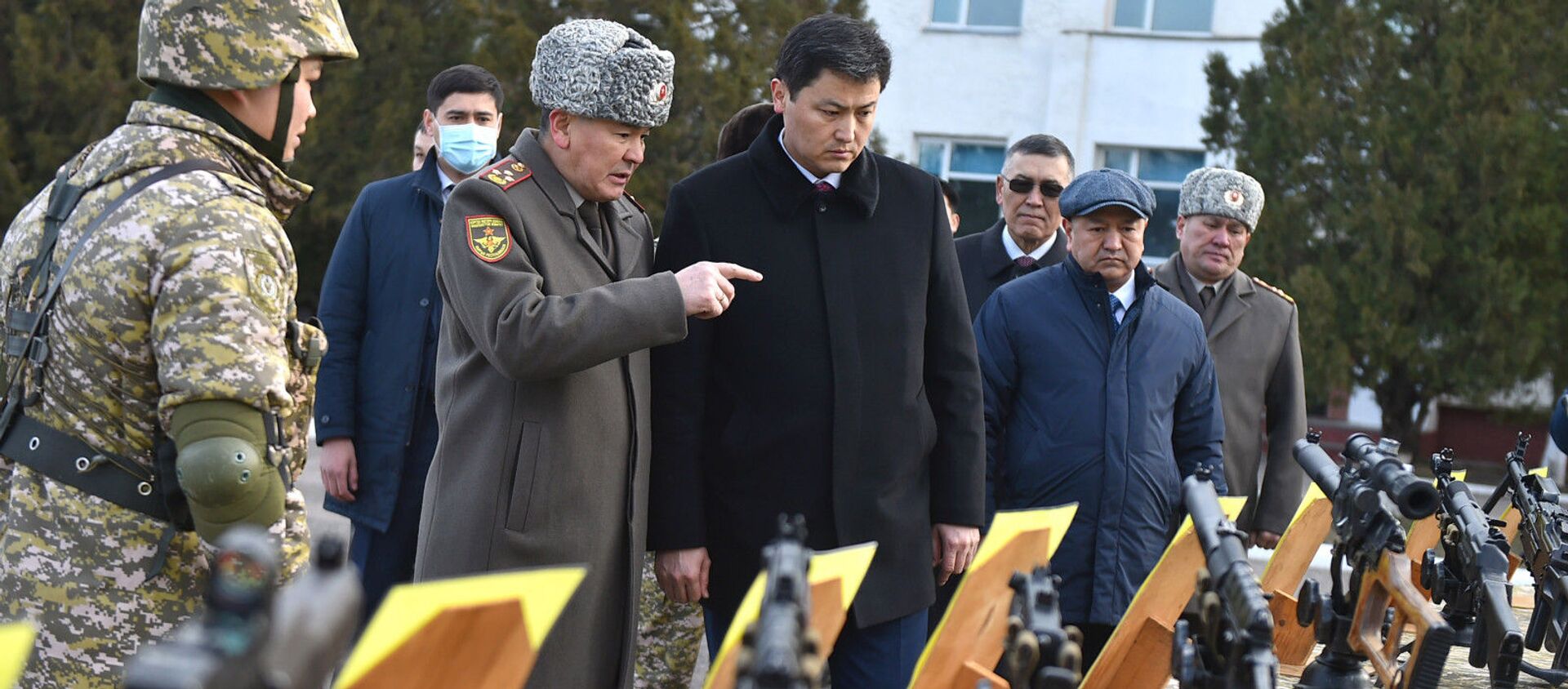 Премьер-министр Улукбек Марипов посетил войсковую часть № 73809 - Sputnik Кыргызстан, 1920, 23.02.2021