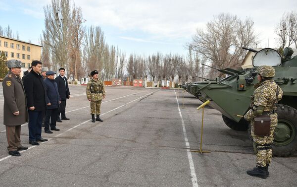 Премьер-министр Улукбек Марипов посетил войсковую  часть № 73809 Министерства обороны Кыргызской Республики - Sputnik Кыргызстан