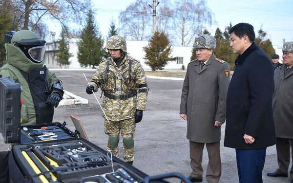 Премьер-министр Улукбек Марипов посетил войсковую  часть № 73809 Министерства обороны Кыргызской Республики - Sputnik Кыргызстан