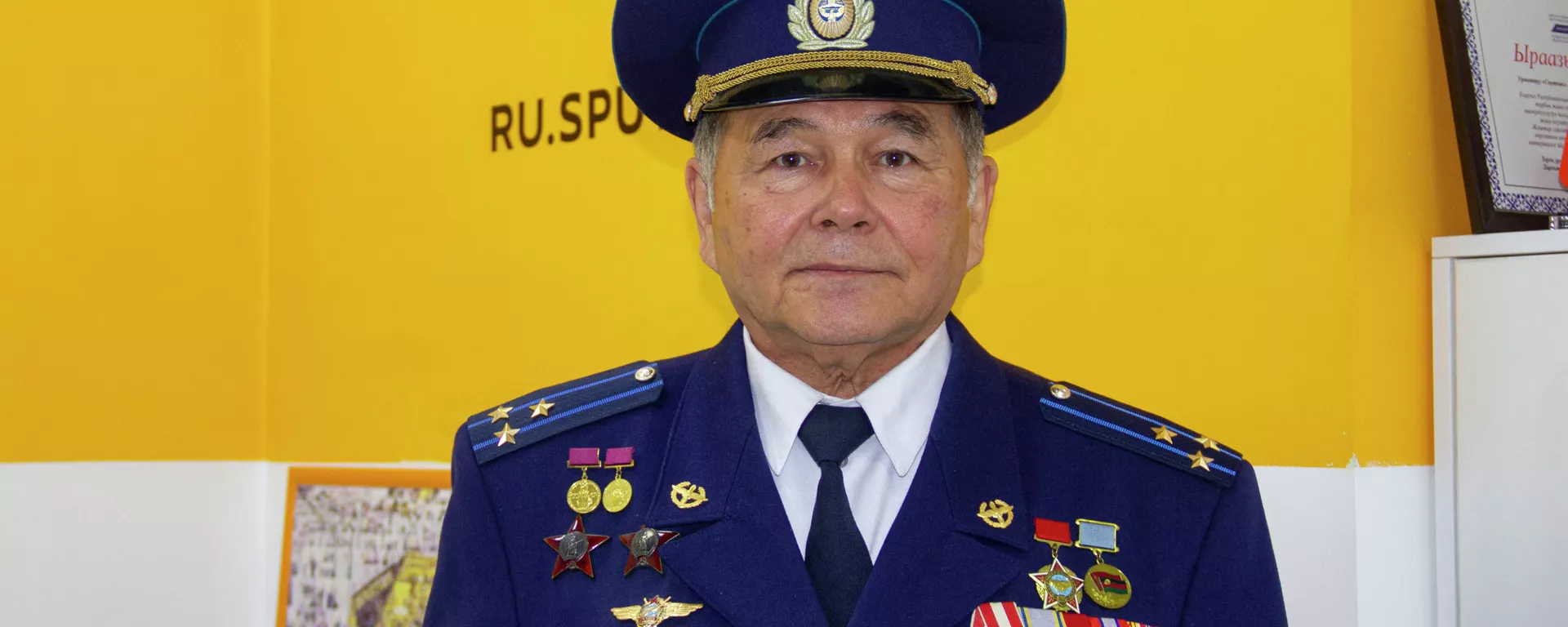 Полковник в отставке, военный летчик Болот Мамбеталиев. Архивное фото - Sputnik Кыргызстан, 1920, 18.09.2021