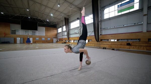 Кыргызстандык Агата гимнастика назик спорт эместигин көрсөттү. Видео - Sputnik Кыргызстан