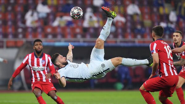 Нападающий Челси Оливье Жиру забил гол на 68-й минуте 1/8 финала Лиги чемпионов УЕФА - Sputnik Кыргызстан