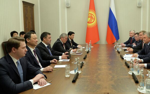 Он поздравил Жапарова с избранием на пост президента и отметил, что выборы прошли конкуретно и прозрачно - Sputnik Кыргызстан