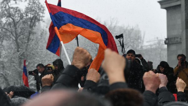 Участники акции протеста оппозиции на площади Свободы в Ереване - Sputnik Кыргызстан