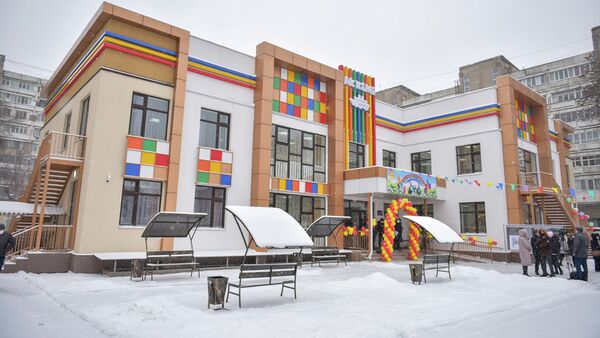 Церемония открытия нового детского сада на месте сгоревшей Первомайской налоговой службы на улице Тыныстанова в Бишкеке - Sputnik Кыргызстан