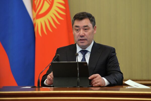 Күн тартибиндеги эки тараптуу артыкчылык берилген багыттар, анын ичинде Кыргызстан менен Россиянын ортосунда түзүлгөн соода-экономикалык жана инвестициялык кызматташтык маселелери талкууланган - Sputnik Кыргызстан