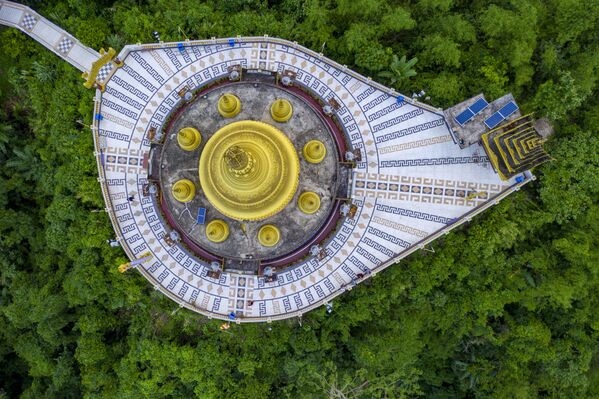 Снимок второго по величине буддийского храма в Бангладеш — Buddha Dhatu Jadi  - Sputnik Кыргызстан