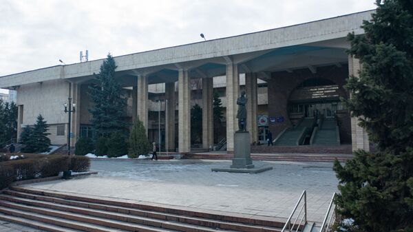 Здание КРСУ. Архивное фото - Sputnik Кыргызстан