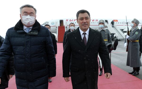 В рамках государственного визита Жапаров проведет переговоры с президентом Казахстана Касымом-Жомартом Токаевым и обсудит актуальные вопросы двустороннего и многостороннего сотрудничества, а также дальнейшие перспективы взаимодействия - Sputnik Кыргызстан