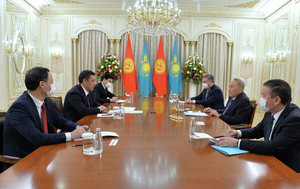 Президент Кыргызстана Садыр Жапаров сегодня, 2 марта, встретился с первым президентом Казахстана Нурсултаном Назарбаевым - Sputnik Кыргызстан