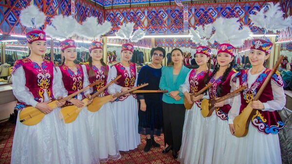 Большой концерт посвященный женщинам прошел в Бишкеке - Sputnik Кыргызстан