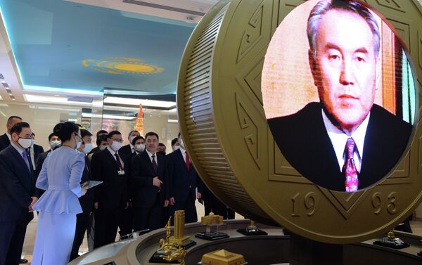 Президент Кыргызстана Садыр Жапаров сегодня, 2 марта, посетил музей первого президента Казахстана - Sputnik Кыргызстан