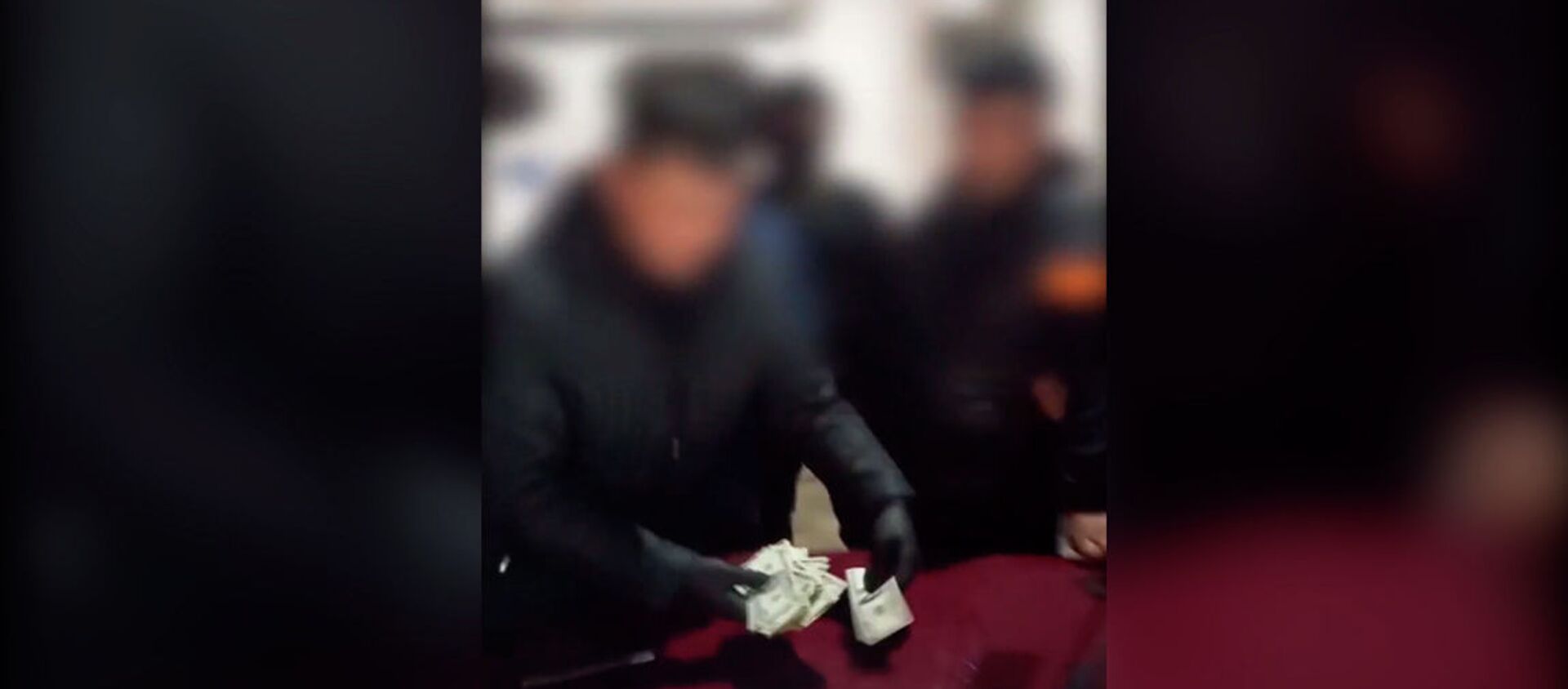 В Кыргызстане сбывали фальшивые доллары, задержан подозреваемый — видео - Sputnik Кыргызстан, 1920, 03.03.2021
