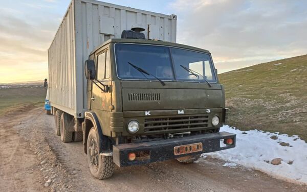 В Лейлекском районе Баткенской области задержаны четыре грузовых автомобиля, незаконно перевозившие горюче-смазочные материалы - Sputnik Кыргызстан