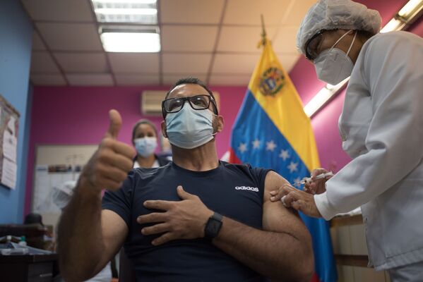 Вакцинация от коронавирусной инфекции вакциной Sputnik V в одной из больниц Каракаса, Венесуэла - Sputnik Кыргызстан