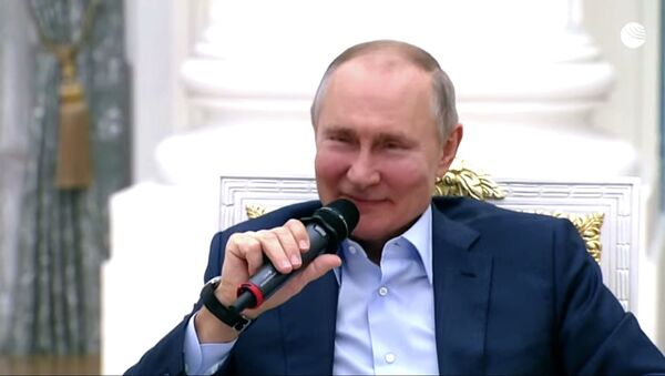Путин пошутил про еще один дворец — видео - Sputnik Кыргызстан