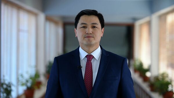 Марипов прочитал стихи, посвященные женщинам Кыргызстана, — видео - Sputnik Кыргызстан