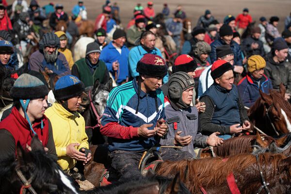 Состязание по игре аламан улак на территории поселка Дача СУ - Sputnik Кыргызстан