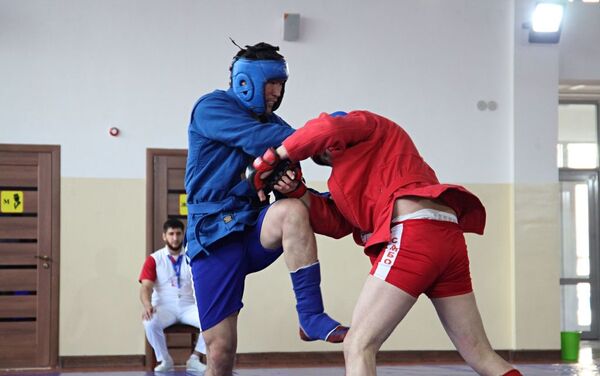 
Организаторами состязаний выступают Федерация самбо КР совместно с Комитетом по физической культуре и спорту города Оша - Sputnik Кыргызстан