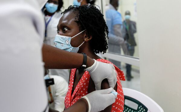 Найробиде (Кения) аял коронавируска каршы AstraZeneca вакцинасы менен эмделип жатат - Sputnik Кыргызстан