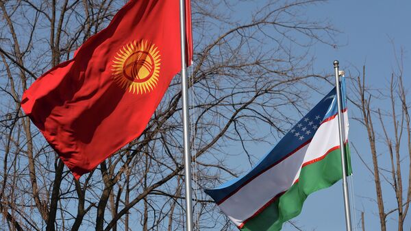 Флаги Кыргызстана и Узбекистана. Архивное фото - Sputnik Кыргызстан