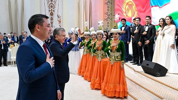 Президент Узбекистана Шавкат Мирзиёев устроил официальный прием в честь визита президента Кыргызстана Садыра Жапарова - Sputnik Кыргызстан