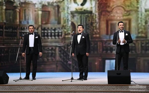 Оперные певцы на официальном приеме в честь визита президента Кыргызстана в Узбекистане - Sputnik Кыргызстан