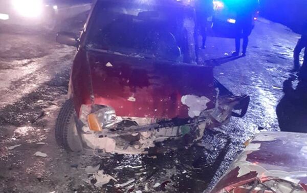 Авария произошла вечером 11 марта на 605-м километре трассы Бишкек — Ош. Столкнулись два автомобиля Daewoo Tico. - Sputnik Кыргызстан