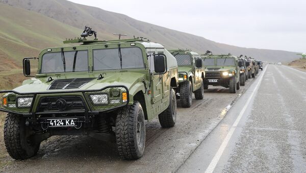 Автомобильная спецтехника к масштабным военным учениям на юге страны - Sputnik Кыргызстан