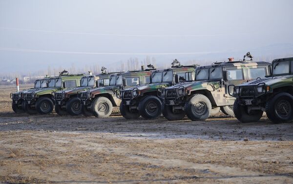 Автомобильная спецтехника к масштабным военным учениям на юге страны - Sputnik Кыргызстан
