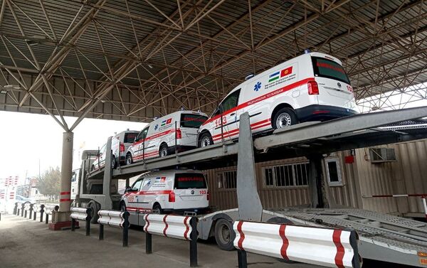 Двадцать автомобилей скорой помощи из Узбекистана поступили в Кыргызстан - Sputnik Кыргызстан