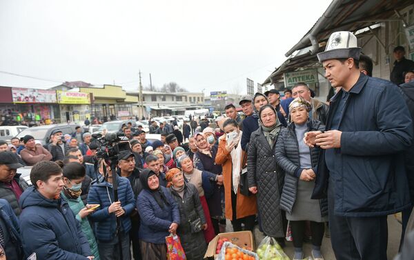 Премьер-министр Улукбек Марипов объявил выговор акиму Араванского района - Sputnik Кыргызстан