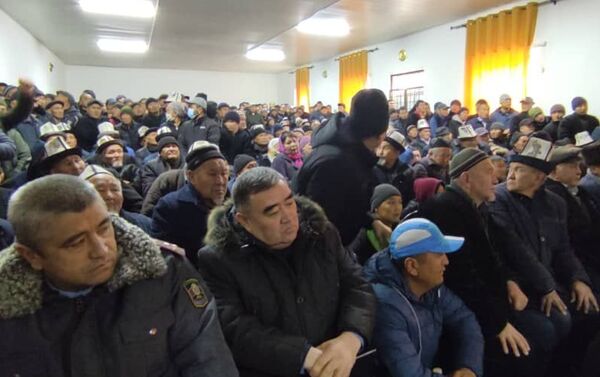 Об этом он сказал на встрече с жителями приграничного села Самаркандек. - Sputnik Кыргызстан