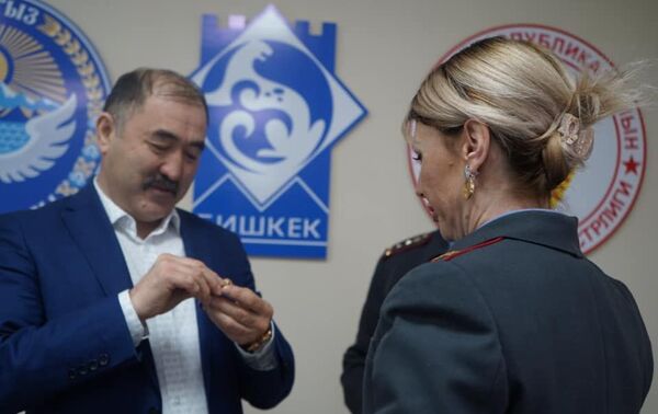 Торжественное вручение ведомственных медалей супругам столичных милиционеров - Sputnik Кыргызстан