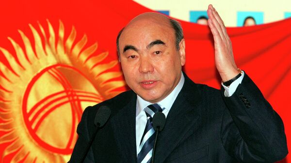 Первый президент Кыргызстана Аскар Акаев. 27 февраля 2005 года - Sputnik Кыргызстан