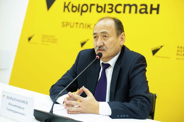 Он выступил на брифинге в пресс-центре Sputnik Кыргызстан - Sputnik Кыргызстан