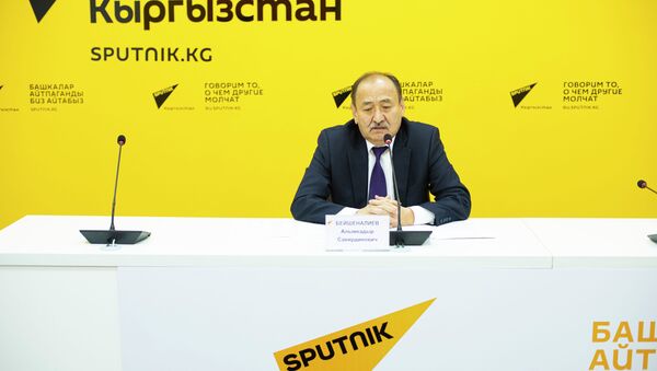 Министр здравоохранения и социального развития Алымкадыр Бейшеналиев - Sputnik Кыргызстан