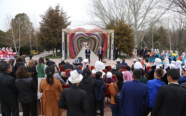 Празднование Нооруза в парке Мээрим - Sputnik Кыргызстан