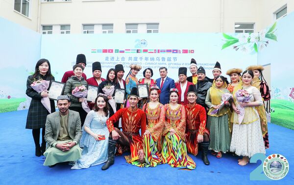 Азымбакиев уточнил, что он сам координировал содержательную часть праздника — официальную и концертную программу. - Sputnik Кыргызстан
