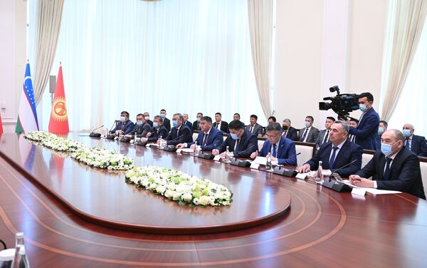 В Ташкенте начались переговоры правительственных делегаций Кыргызстана и Узбекистана по делимитации и демаркации государственной границы - Sputnik Кыргызстан