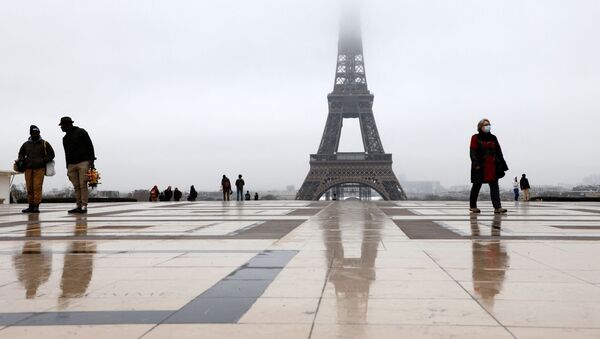 Эйфелева башня в Париже. Архивное фото - Sputnik Кыргызстан