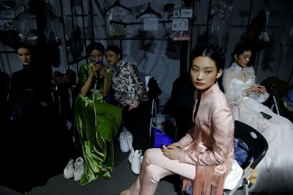 China Fashion Week AW 2021 31-мартка чейин созулат - Sputnik Кыргызстан