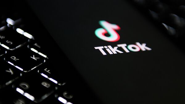 Логотип приложения TikTok. Архивное фото - Sputnik Кыргызстан