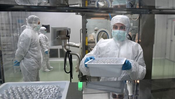 ЭпиВакКорона вакцинасын өндүрүү боюнча лабораториянын кызматкерлери - Sputnik Кыргызстан