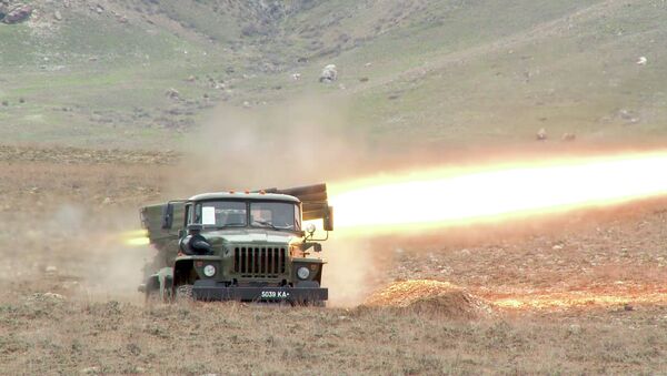 Пускают ракеты с вертолета и ЗРК — войска готовятся к учениям на юге КР. Видео - Sputnik Кыргызстан