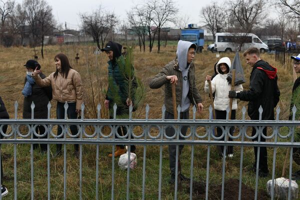 Международная акция Сад памяти в Бишкеке - Sputnik Кыргызстан